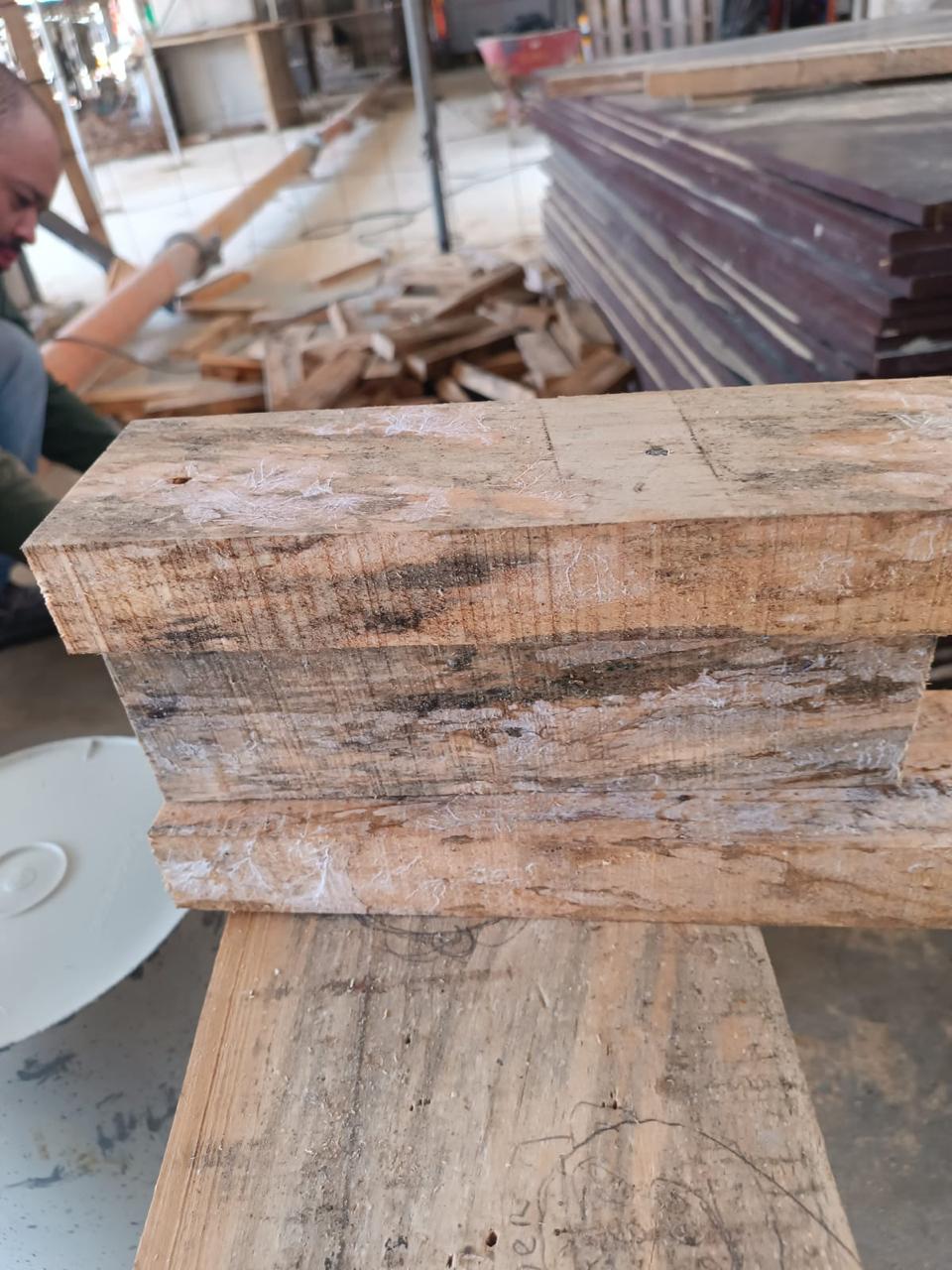Burros y reyes de madera estructural para obra