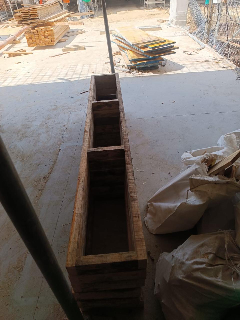 Cajón de formaleta de madera fabricado a medida en taller